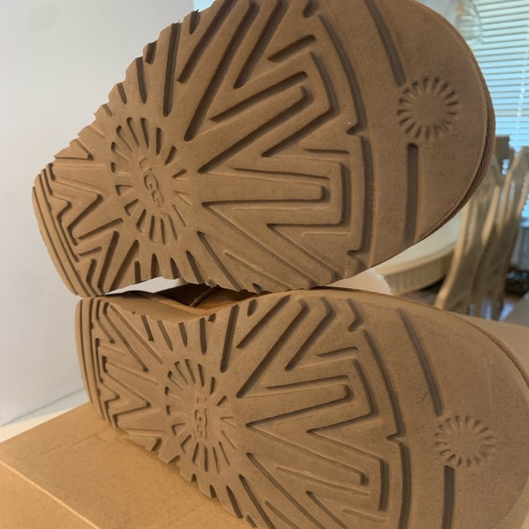 ugg - Picture 5 of 6